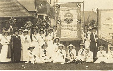 Group of women students, carrying the Cambridge Alumnae suffrage banner.